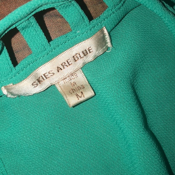 SKIES ARE BLUE~Lattice Shoulder Cut-Out Top~M - Picture 4 of 7